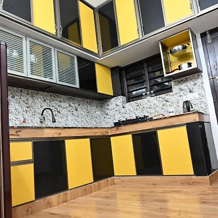 Апартаменти Elamkulam Penthouse - 3Bhk Ac With Kitchen - Kochi Chottanikara Екстер'єр фото