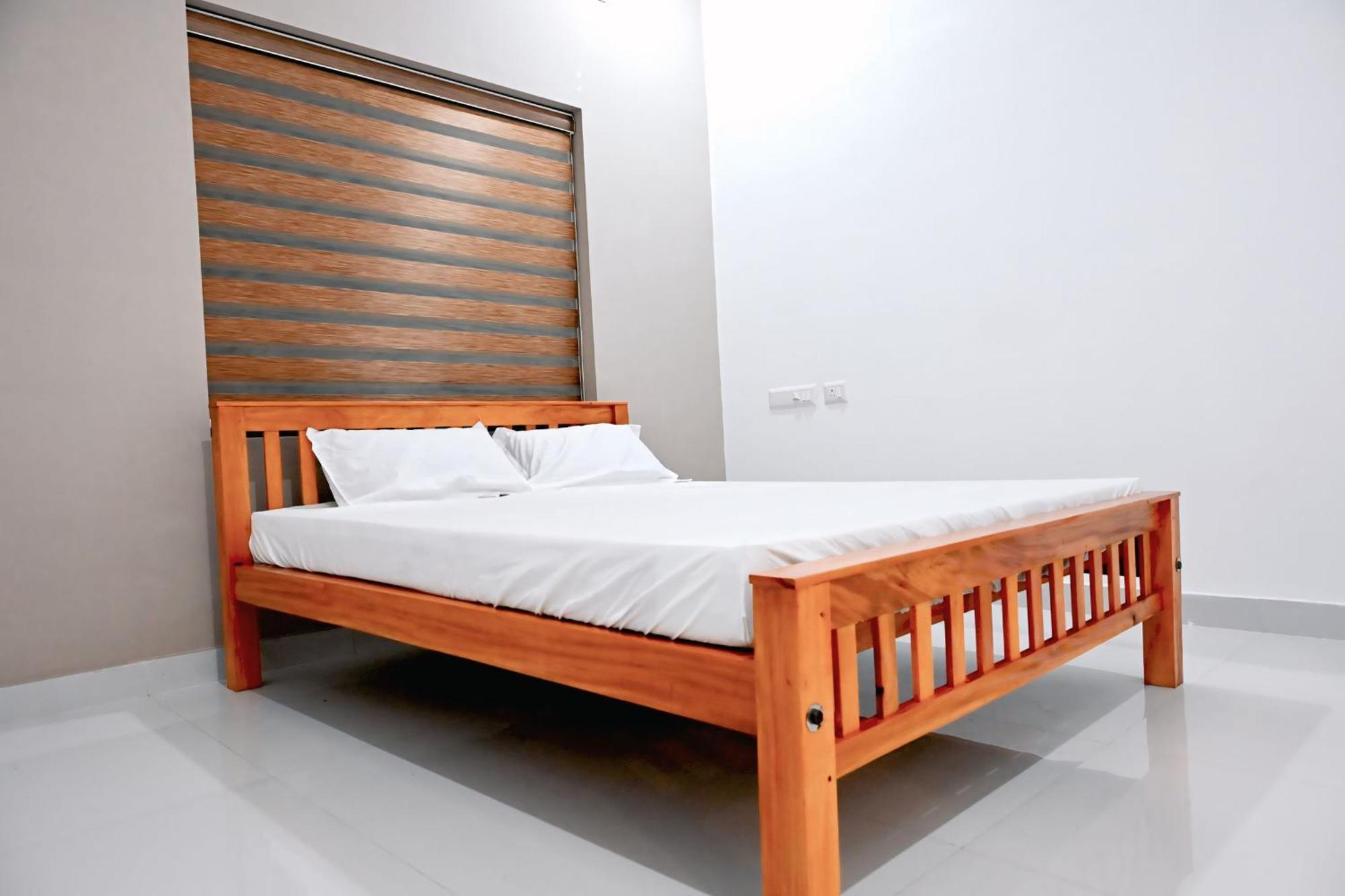 Апартаменти Elamkulam Penthouse - 3Bhk Ac With Kitchen - Kochi Chottanikara Екстер'єр фото
